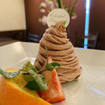 両国 レガート - 両国カラフルペアさんのモンブラン
      吉良亭とカラフルペアさんのコラボ企画で
      この日は無料提供でした。
      美味しいので帰りにお土産を求めて
      カラフルペアさんに行って来ました。
      少し距離（14分）歩きました