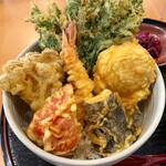 白花咲々 - ランチ限定日替わり天丼 550円
      （おしんこ・味噌汁付）