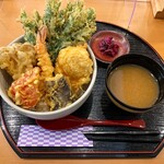 白花咲々 - ランチ限定日替わり天丼 550円
      （おしんこ・味噌汁付）