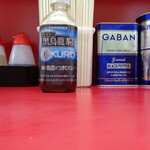 ラーメン二郎 - テーブル拭いてセットアップ