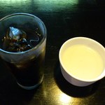 東巴 - ドリンク＆杏仁豆腐です（２０１２年９月）。