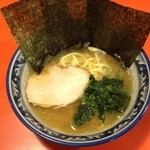 麒麟 - 半玉らーめん 500円  味濃いめ、アブラ多め