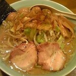 麺通 - らーめん（背油醤油）＋やさい（300グラム）780円