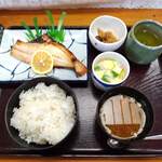 千両 - 料理写真:赤魚の粕漬け定食