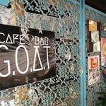 Cafe&Bar G.O.A.T - 一階の看板