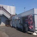 らぁ麺 つね - 外観 奥の２階建てはパチンコ屋さん 入口は二ヶ所あり