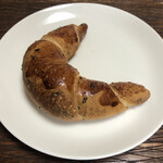 サク キッチン - 黒ごま塩パン 160円