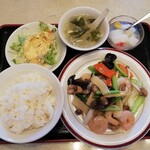 四川料理 王居 - 海老と野菜の炒め