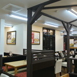 Gyouza No Ichibantei - 店内。オープンしたてで、綺麗な店内。