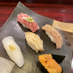 寿し処 春道 - トロ　サメガレイのエンガワ炙り　ウニ　つぶ　ヤリイカ