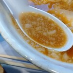 らーめん成川 - 背脂浮くスープだす❗️