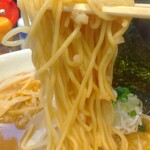 らーめん成川 - 中細ストレート麺はスープに合って旨い❗️