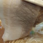 らーめん成川 - バラチャーシューは箸で持てやすが、口内では、あっというまに溶けちゃいやす‼️