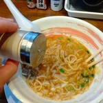 らーめん成川 - ホワイトペッパー投入！ノーマルでも良かった！