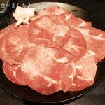 闇市 - タン塩なのですが609円とは思えないボリューム。