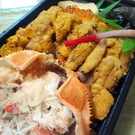 「かにみそデラックス」弁当1,680円のカニとウニとイクラ