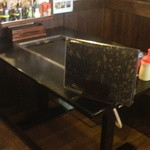 Okonomiyakiumanosuke - 鉄板のテーブル