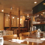 サンマルツァーノ - トラットリアらしい内装
