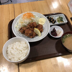 Sake To Meshi Tamaru Shokudou - 鶏の唐揚げ定食（税込780円）