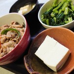 九州屋豆腐店 - 「絹豆腐」の冷や奴