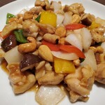 Stir-fried young chicken with cashew nuts