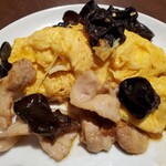 Stir-fried pork and wood ear mushrooms with eggs