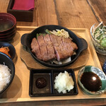 Nikuryouri To Akawain Nikubarudakara - 豚ステーキセット180g 1000円