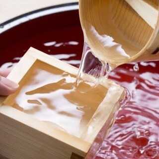 店主厳選の日本酒や自然派ワイン等、幅広い品揃え！