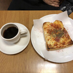 Surikon Kafe - 月前半のサービスセットはピザトーストのセットです。330円