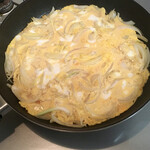 KINOKUNIYA -  "玉子丼" をフライパンで作る