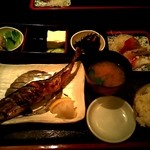 和食Dining　うお座 - 秋刀魚の塩焼きとミニ刺身