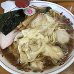 とら食堂 - ワンタン。箸ですくえないほどツルツルしてます。
