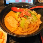 中華蕎麦　奨 - 2021年4月　照明が私の巨体で陰になって暗いですｗ