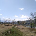 ごはん処食堂ミサ - 奥に見える雪化粧の山が妙高山。とても気持ちがいい場所。