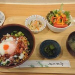 食堂 浜膳 - 本日のおすすめ　マグロ・ユッケ丼