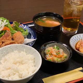 ランチ営業しています。