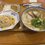 Ganso Aka No Ren Secchan Ramen - ラーメン定食のラーメンをワンタン麺に変更