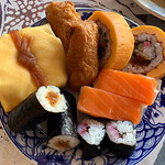 Yachihosushi - 鮭、かんぴょう巻、うめ巻、茶巾、伊達巻