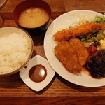 ハンバーグ専門店Hassaku - ボリュームが選べるハンバーグに豚ヘレカツ、海老フライの豪華な組み合わせ！Bセット（ハンバーグ100g）1,000円