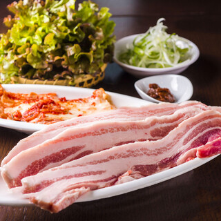 使用国产品牌猪肉的名产韩式烤猪五花肉可无限畅食♪
