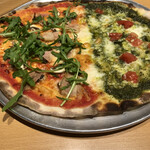 Pizzeria D'oro ROMA - ハーフハーフ(ジェノベーゼとカプリチョーザ)