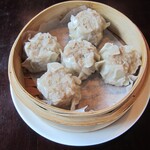 中国レストラン 四季 - 国産豚挽き肉100%、干し貝柱や干し海老を使用した旨味っぷりの自家製焼売