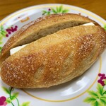 季節の酵母パン punch - いちご酵母パン+クリームチーズ…税込170円+100円=270円