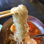 じゃんじゃか - 麺リフト。