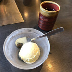 じゃんじゃか - 食後のバニラアイス。