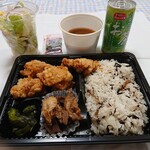 どてや - 唐揚げ弁当(500円)　(サラダ・味噌汁・お茶付)