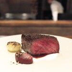 アカ - 薪焼きのヒレ。赤身の味わいのおいしいこと！