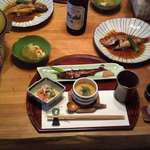 温泉お宿 おかじま - 料理写真:夜ご飯。右端がノドグロの煮物。左端が鴨の柳川。