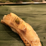 寿司処 やまざき - おまかせ６０００円。のどぐろ。厚みのある身をしっかり炙ったのどぐろは、溶け出す脂と身の旨味が素晴らしく、とーっても美味しかったです（╹◡╹）（╹◡╹）