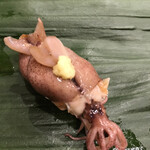 寿司処 やまざき - おまかせ６０００円。蛍烏賊。こちらの蛍烏賊の握りは、私の春の定番になりそうです（╹◡╹）（╹◡╹）